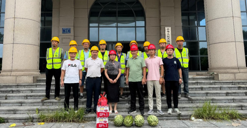 情系一线 致敬坚守 城建投集团二支部开展高温慰问活动